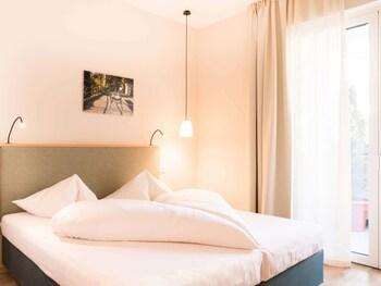 Flora Hotel & Suites