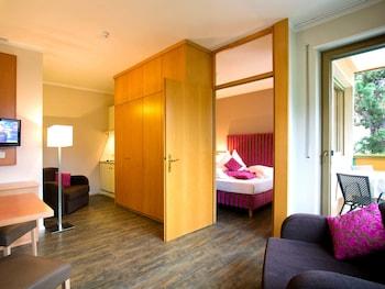 Flora Hotel & Suites