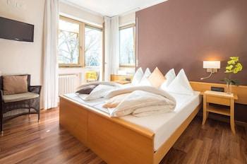 Flora Hotel & Suites