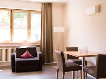 Flora Hotel & Suites