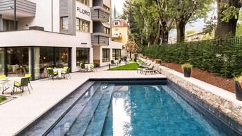 Flora Hotel & Suites