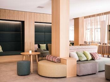Flora Hotel & Suites