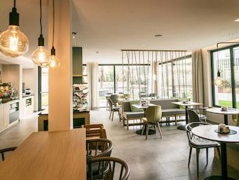 Flora Hotel & Suites