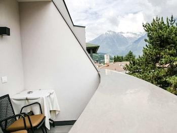 Flora Hotel & Suites