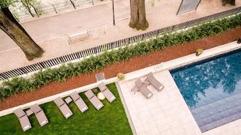 Flora Hotel & Suites
