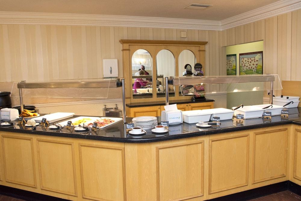 TLH Carlton Hotel