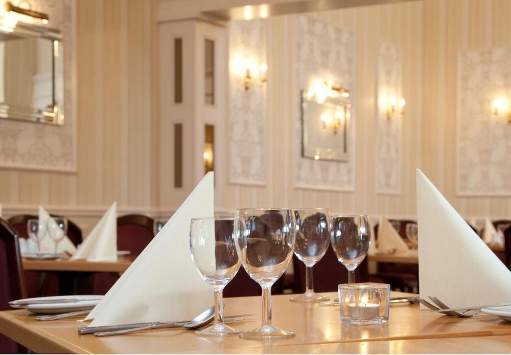 TLH Carlton Hotel
