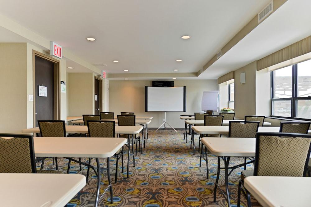 Holiday Inn New York JFK Airport Area
