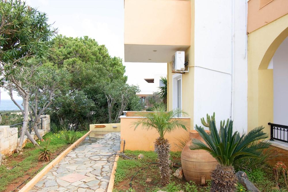 Bella Vista Apartments
