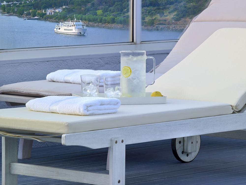Mistral Bay Hotel