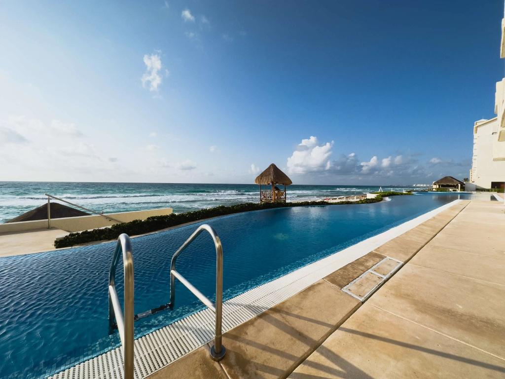 Emporio Hotel & Suites Cancún