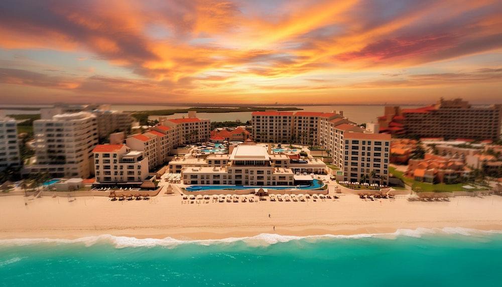 Emporio Hotel & Suites Cancún