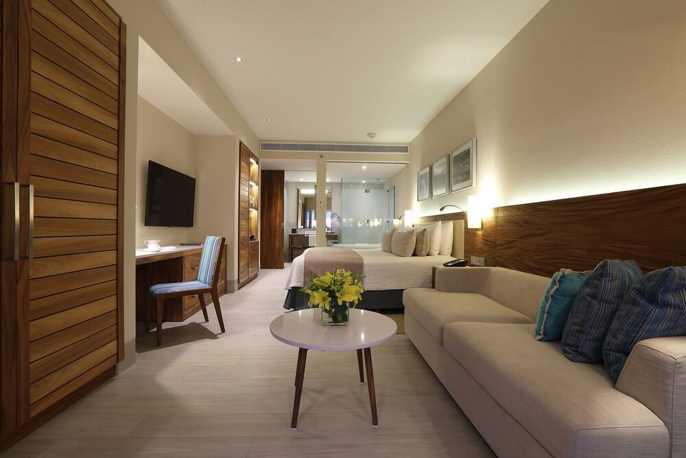 Emporio Hotel & Suites Cancún