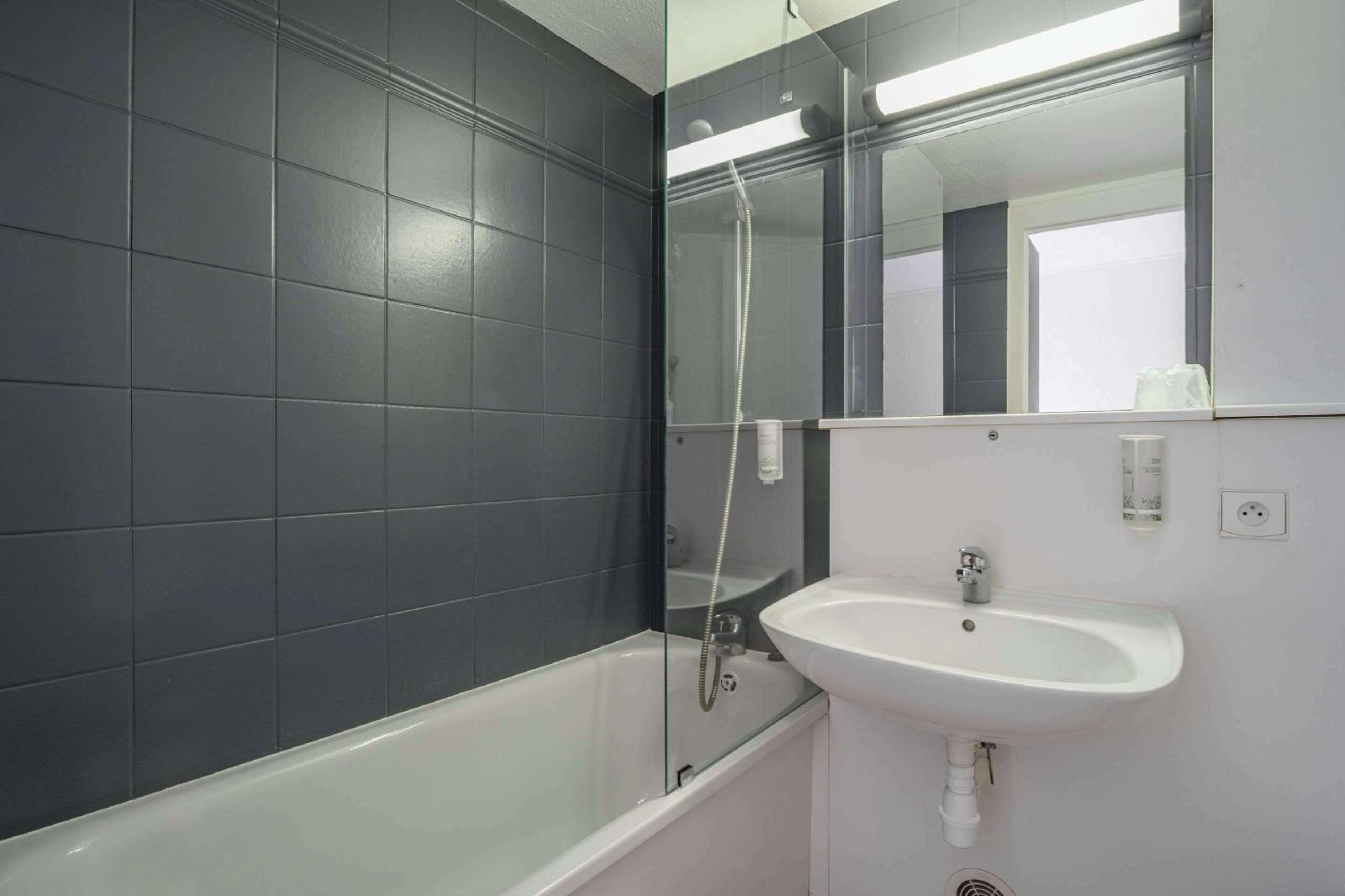 Brit Hotel Reims - La Neuvillette