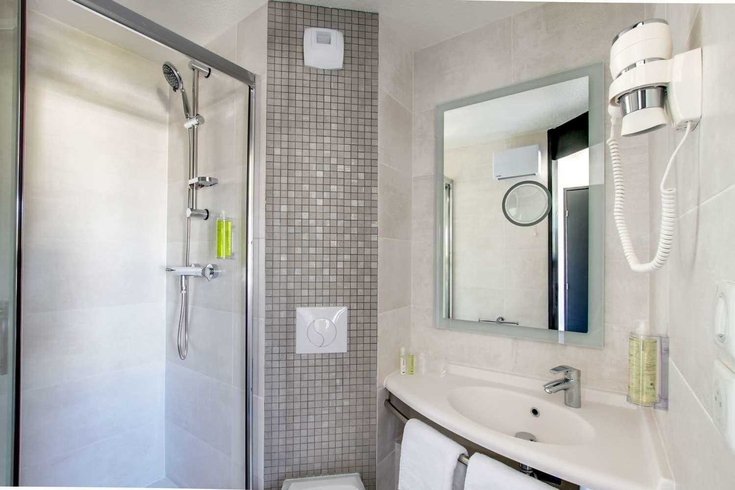 Brit Hotel Reims - La Neuvillette