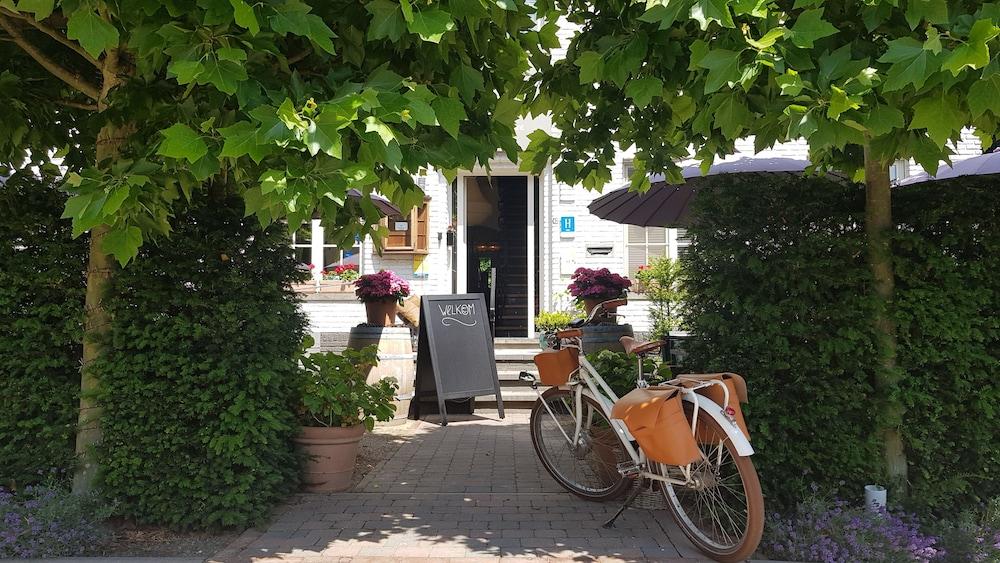 Hotel Au Nom De Dieu