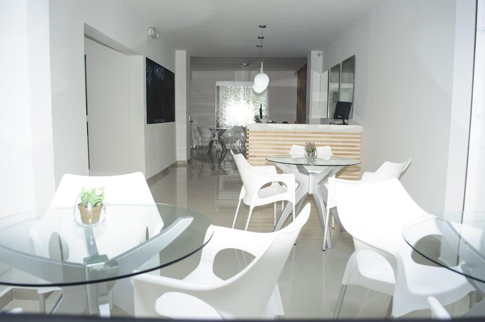Hostal Lleras Calle 8