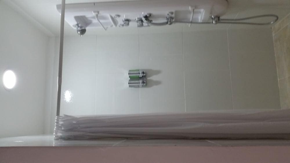 Hostal Lleras Calle 8
