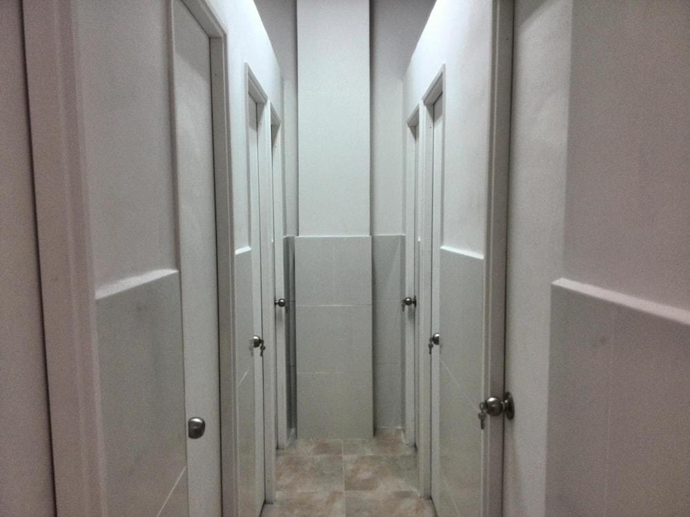 Hostal Lleras Calle 8