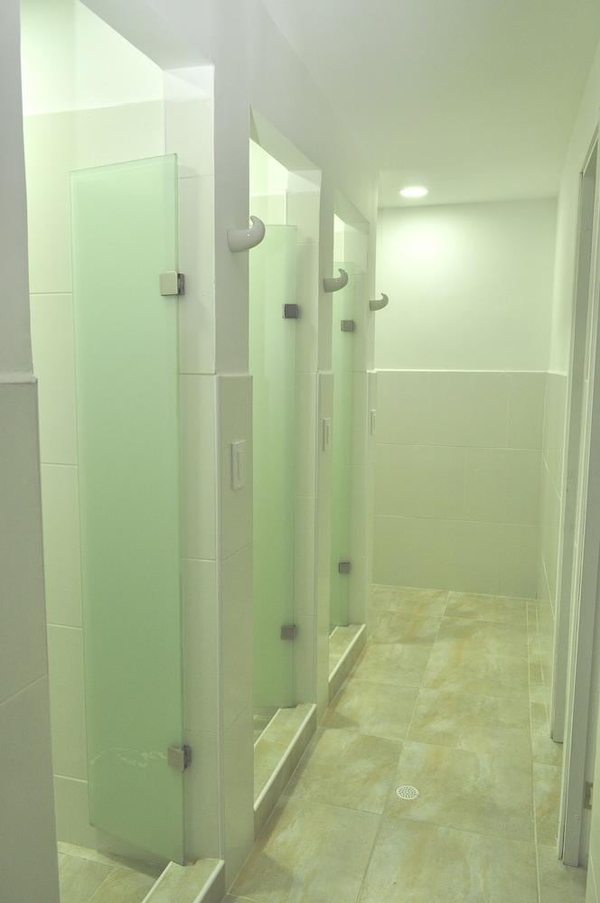 Hostal Lleras Calle 8