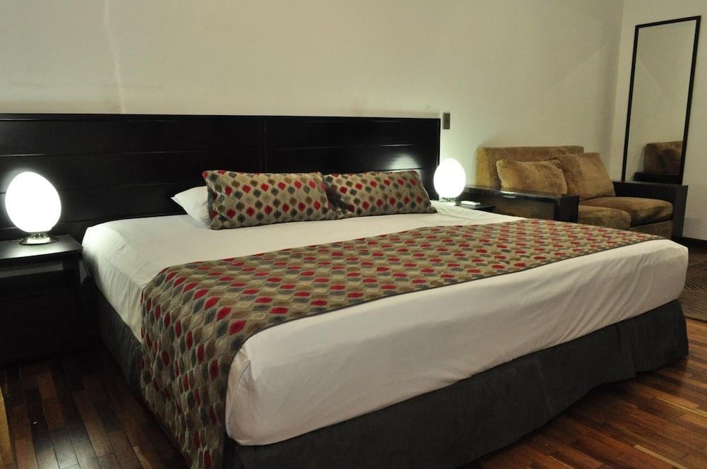 Hostal Lleras Calle 8
