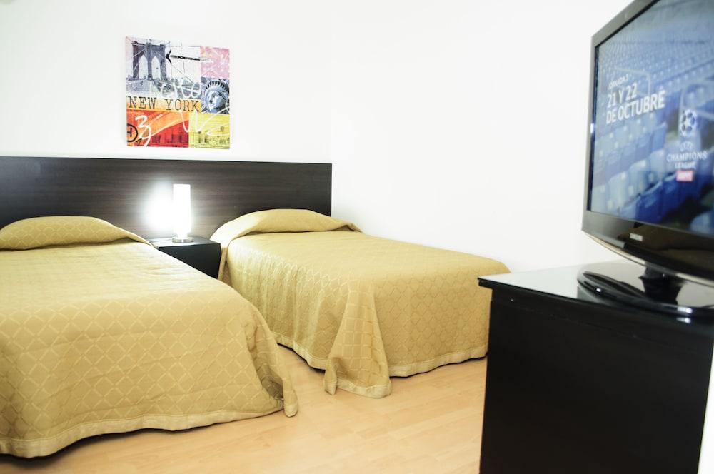 Hostal Lleras Calle 8