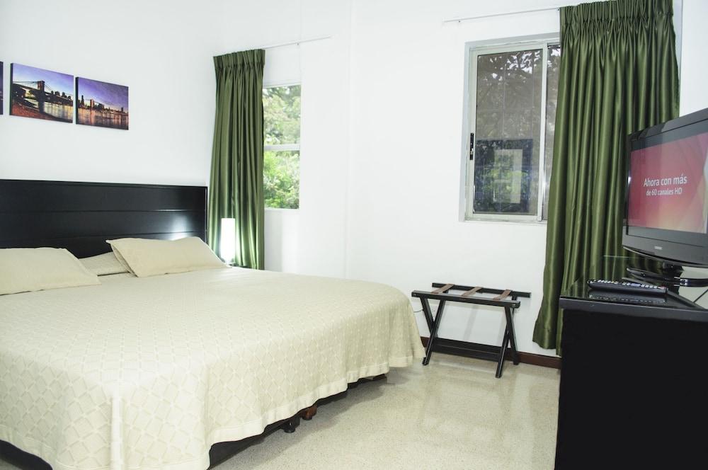 Hostal Lleras Calle 8
