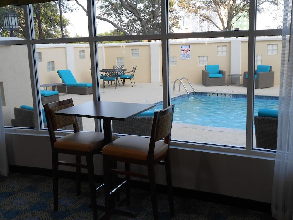 Holiday Inn Express Hotel & Suites Houston Northwest - Brookhollow
