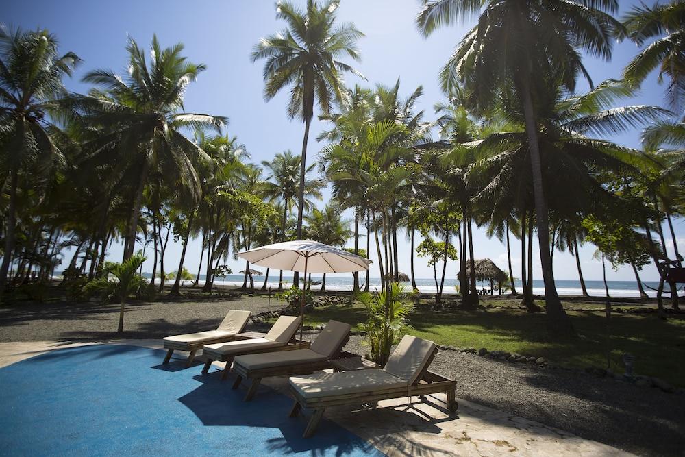 Clandestino Beach Resort