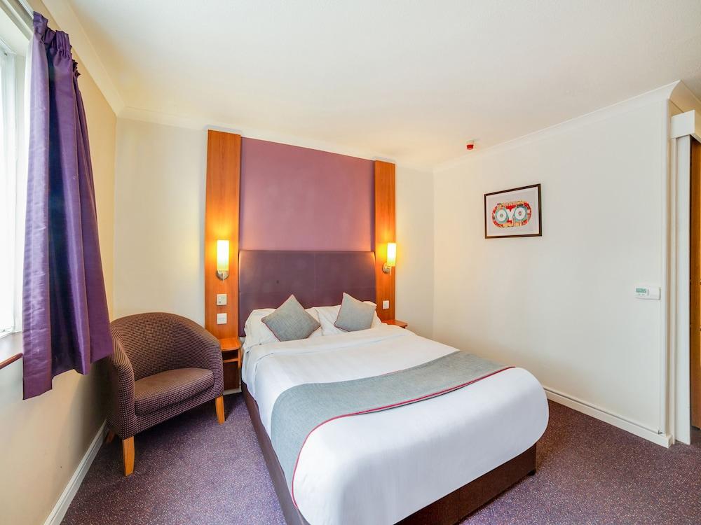 Premier Inn St. Helens A580 East Lancs