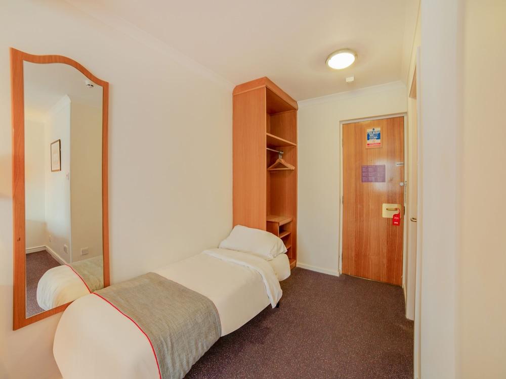 Premier Inn St. Helens A580 East Lancs