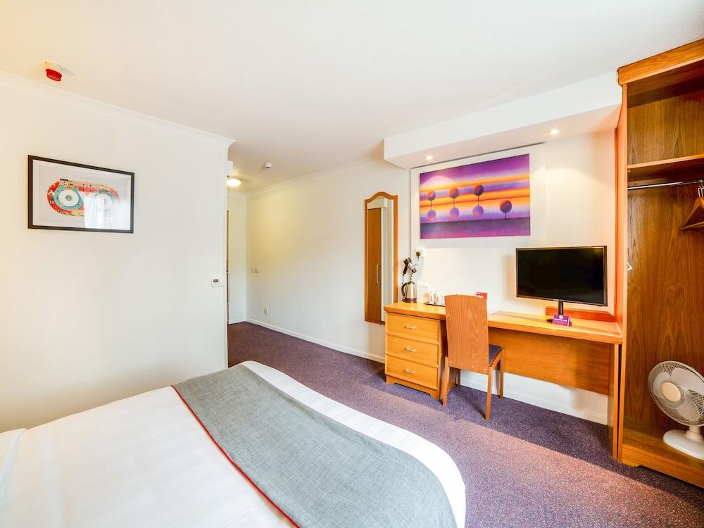 Premier Inn St. Helens A580 East Lancs