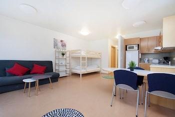 Golden Circle Apartments
