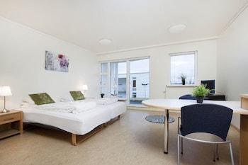 Golden Circle Apartments