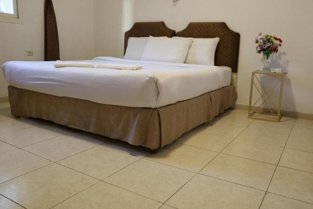Al Alya Hotel Rooms And Suites
