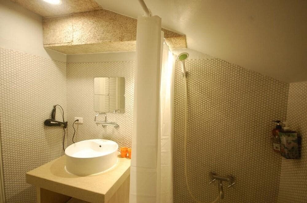 Orange Moon Inn