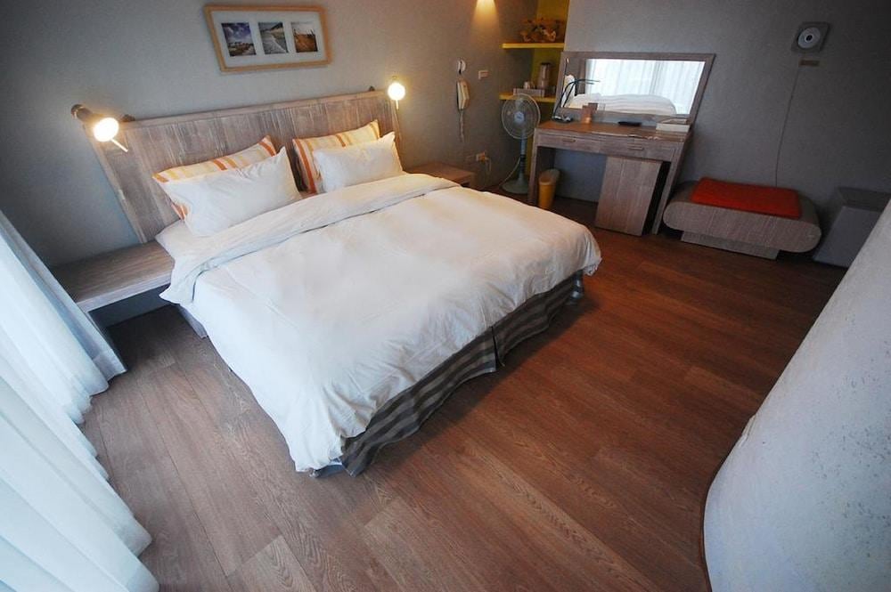 Orange Moon Inn
