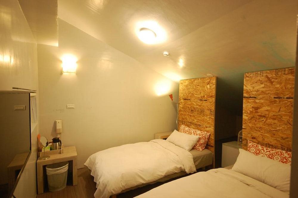 Orange Moon Inn