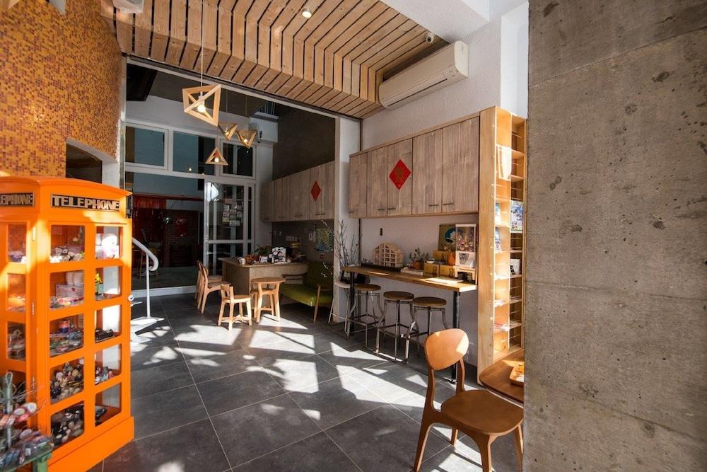 Orange Moon Inn