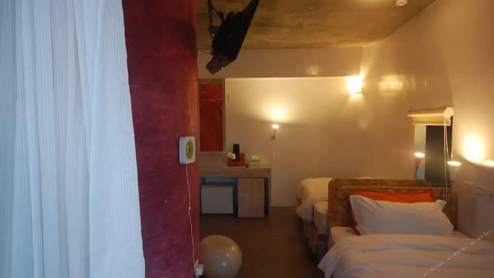 Orange Moon Inn