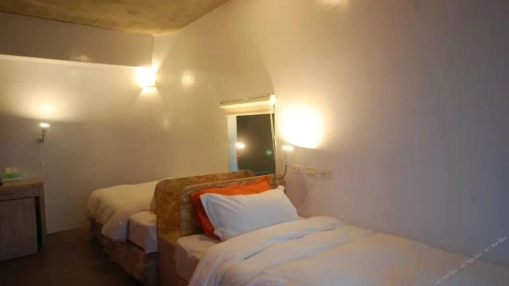 Orange Moon Inn