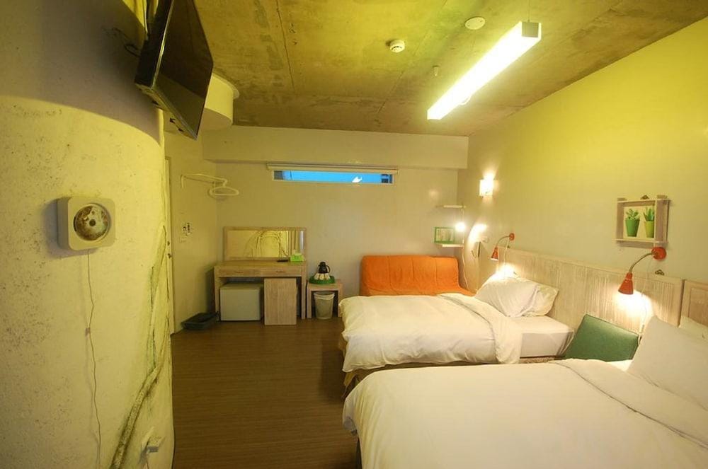 Orange Moon Inn