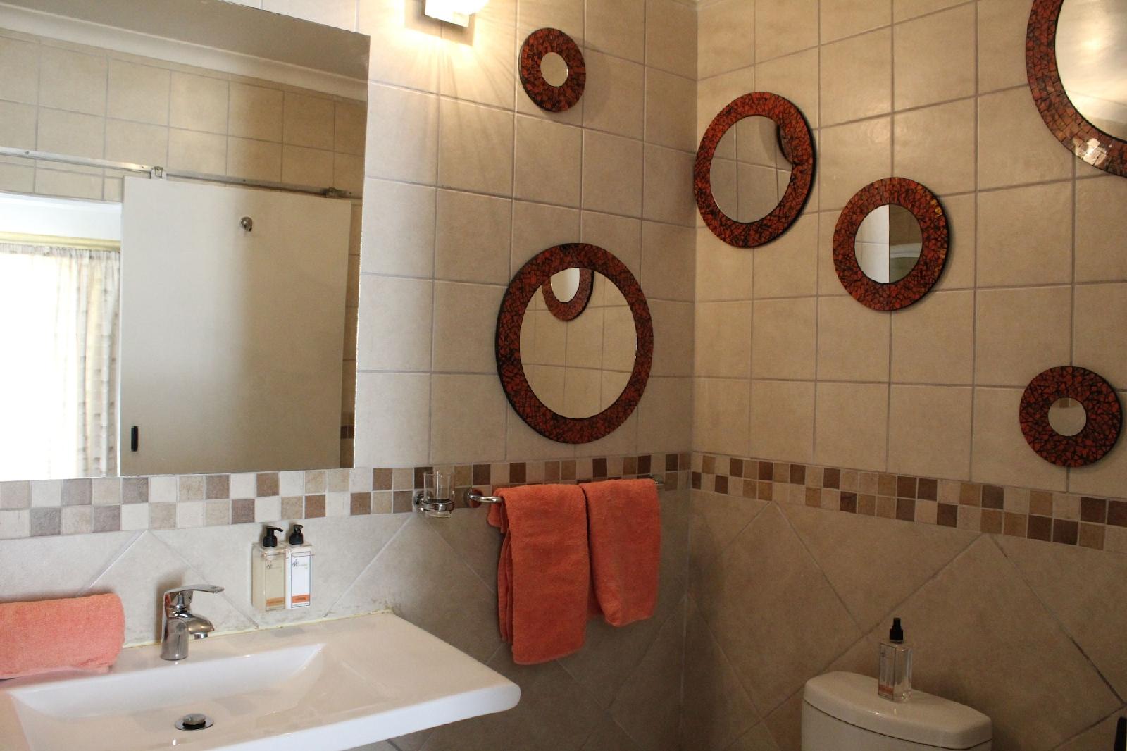 Africa Paradise - Airport Guest Lodge and Travel Centre