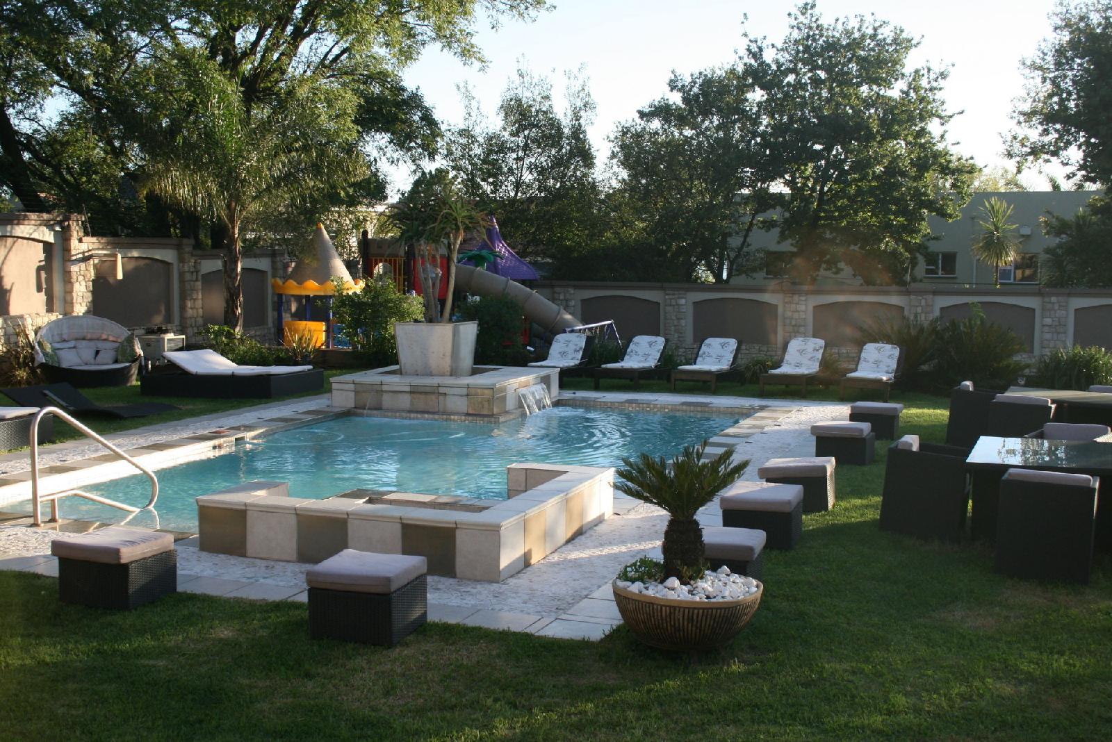 Africa Paradise - Airport Guest Lodge and Travel Centre