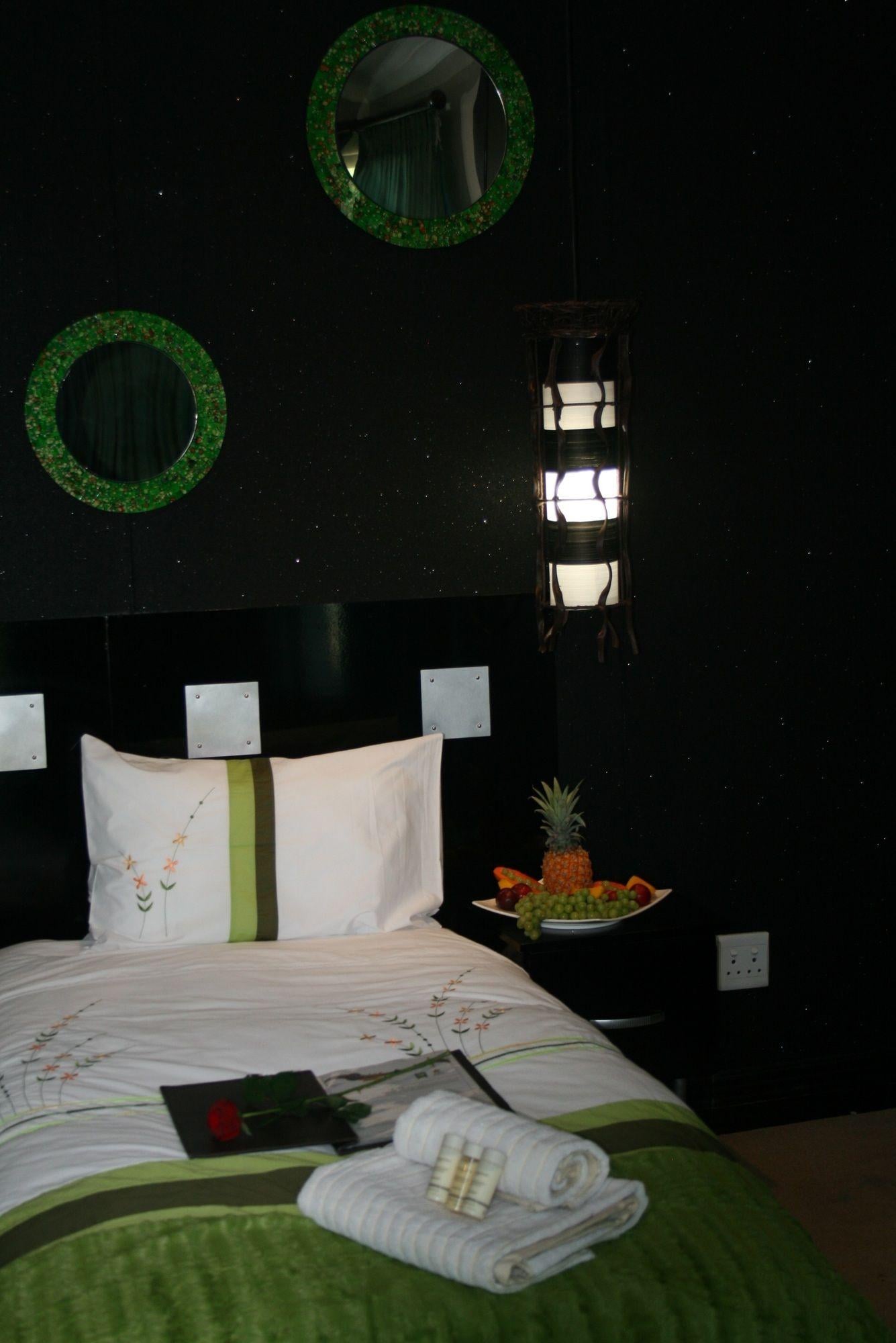 Africa Paradise - Airport Guest Lodge and Travel Centre