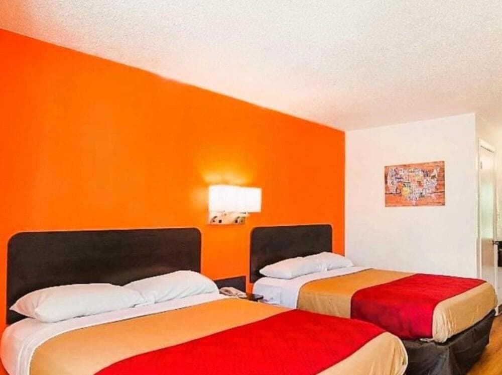 OYO Hotel Mobile, AL I-65 at Airport Blvd