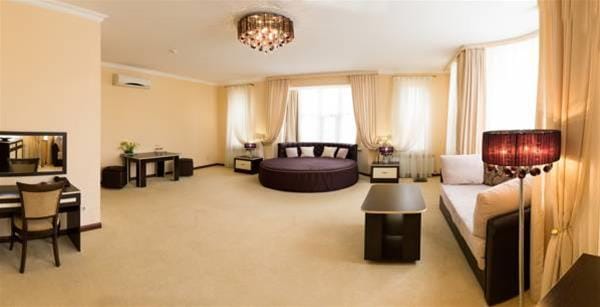 Le Bristol Hotel