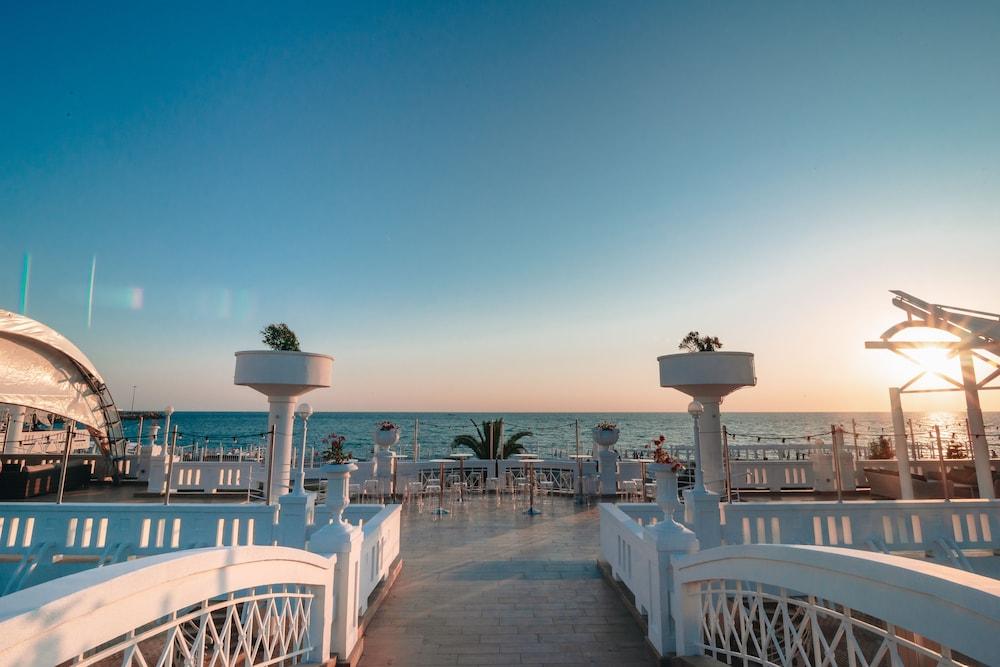 Zvyozdny Hotel