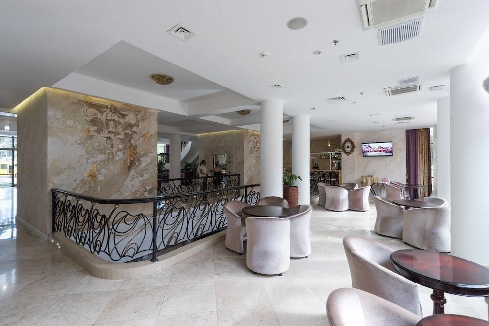 Zvyozdny Hotel