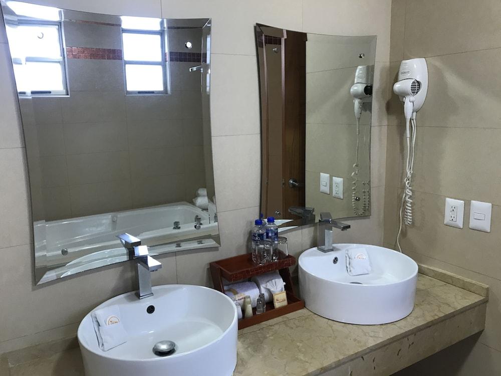 Hostalia Hotel Expo & Business Class